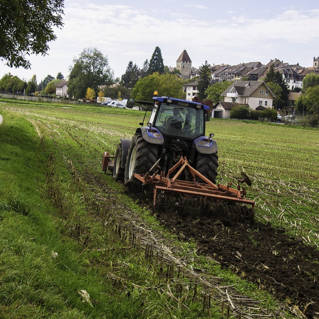 tractor, field, agriculture-7692186.jpg